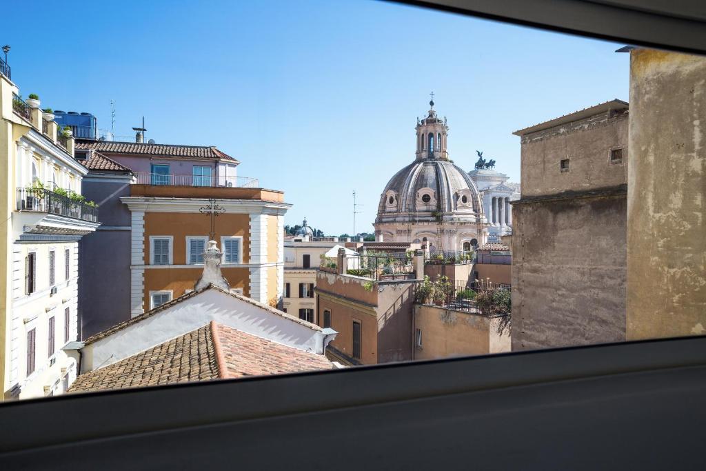 Rent in Rome - IV Novembre - image 3